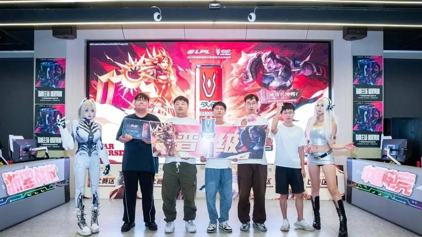 无畏契约手游》版本更新:校园争锋赛季开启,开学季认证福利上线,学生身份认证领限定好礼